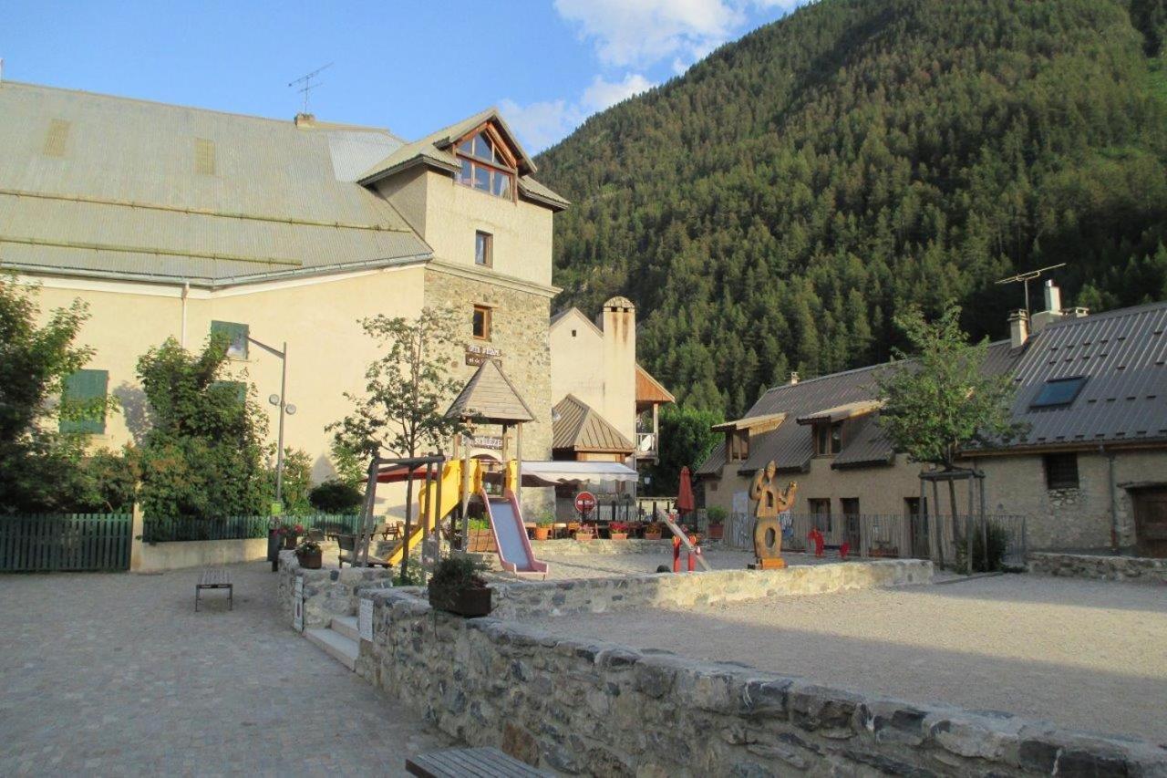 Le Gite Les Melezes Villar-dʼArène Exteriör bild